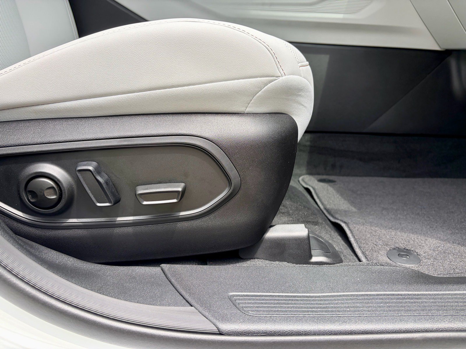 New 2026 Jeep Cherokee Limited AWD/4WD image 18
