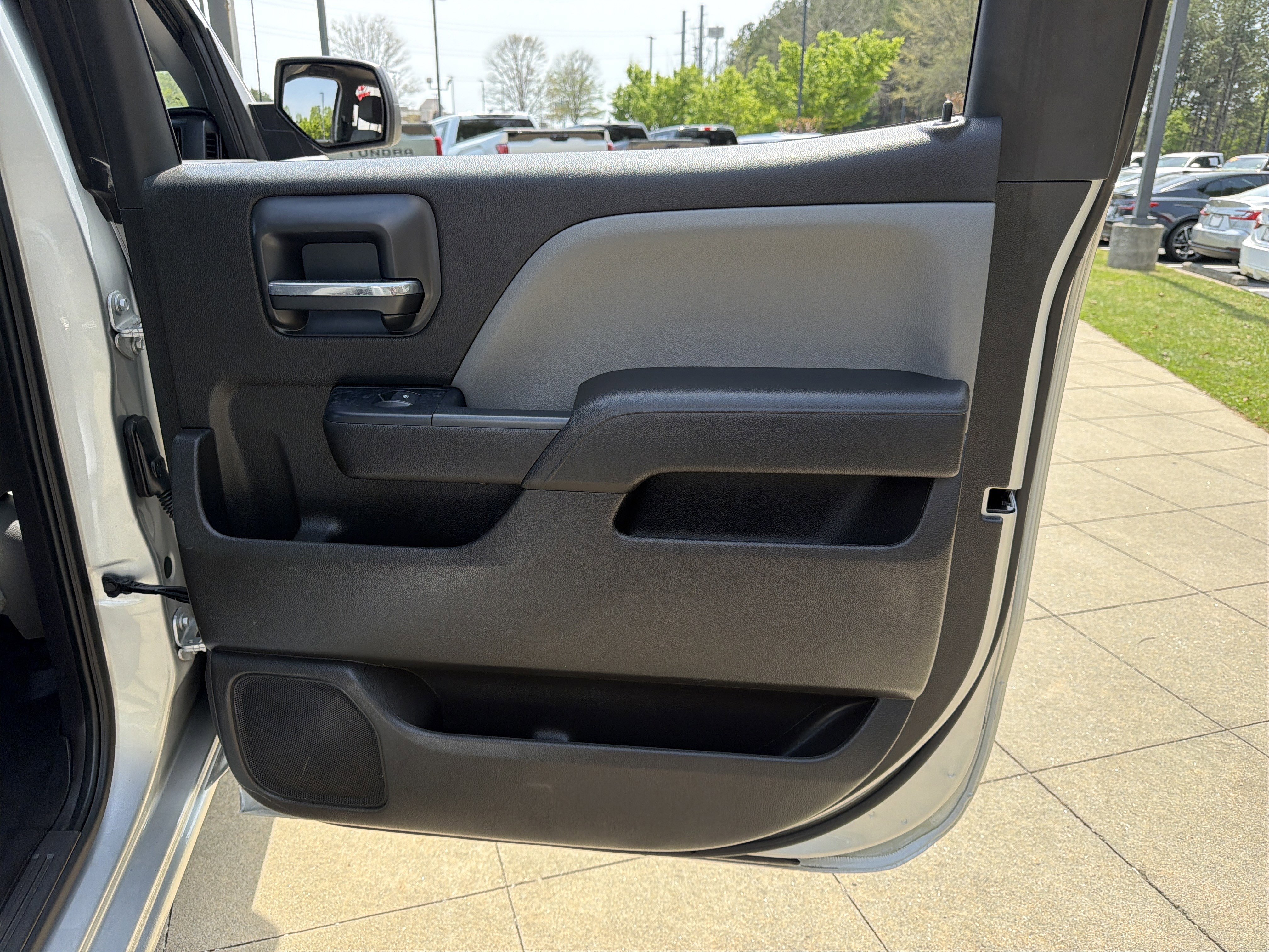 Used 2018 Chevrolet Silverado 1500 Custom w/ Custom Value Package AWD/4WD image 16