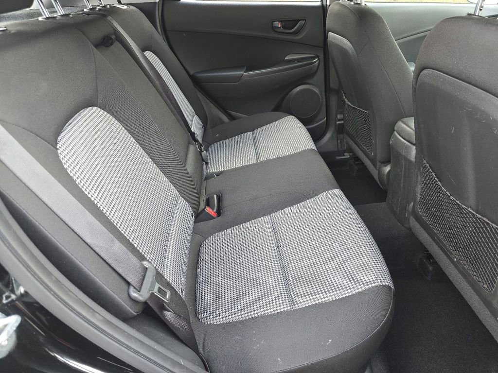 Used 2021 Hyundai Kona SE image 17