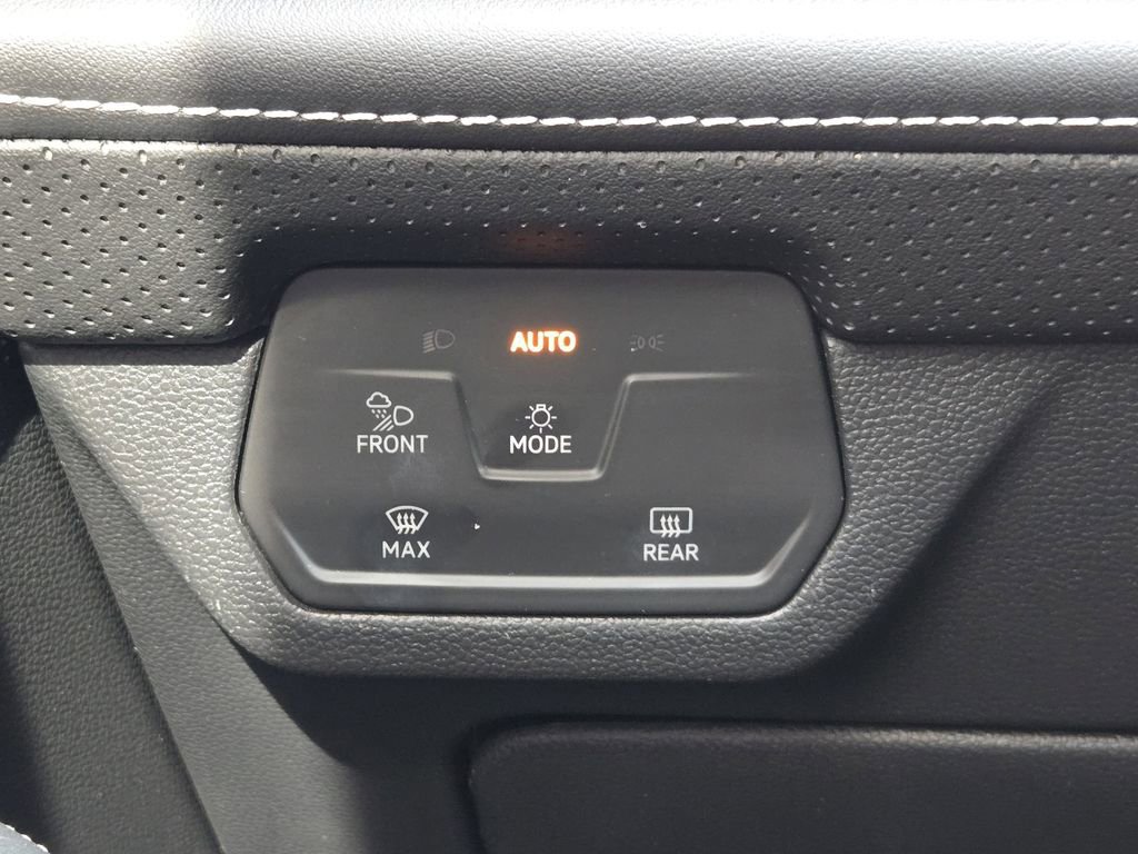 Used 2024 Volkswagen Atlas SE image 23