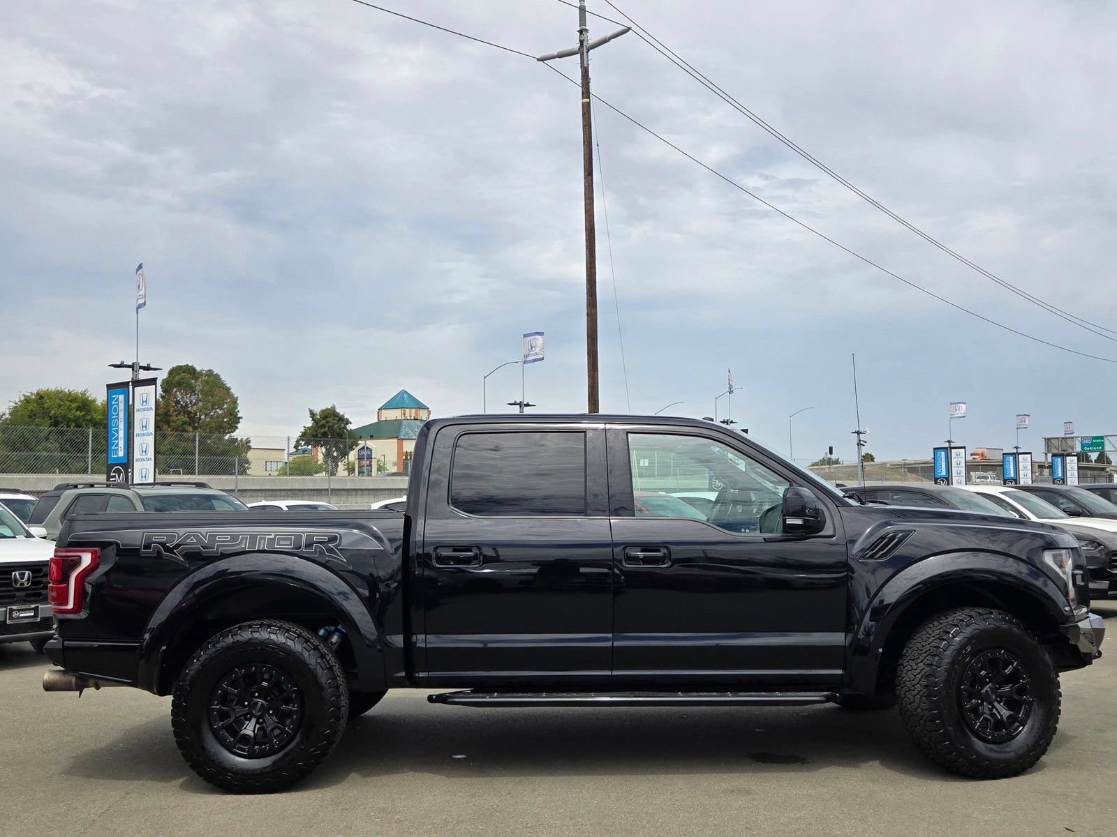 Used 2017 Ford F150 Raptor w/ Equipment Group 802A Luxury AWD/4WD image 8
