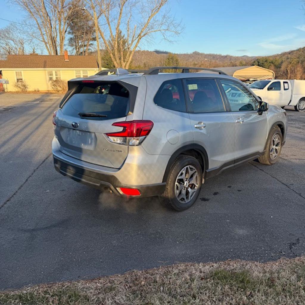 Used 2020 Subaru Forester Premium AWD/4WD image 7