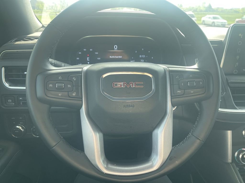 Used 2024 GMC Yukon SLT w/ SLT Luxury Package image 9
