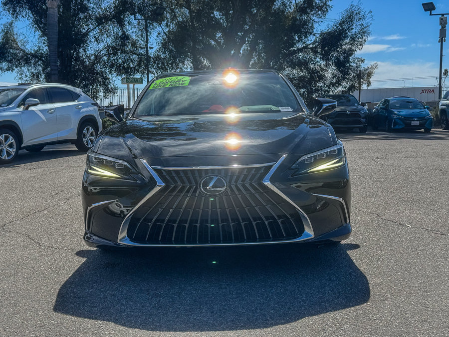 Used 2024 Lexus ES 300h w/ Premium Package FWD image 2