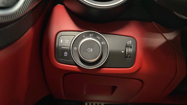 Used 2019 Alfa Romeo Giulia Ti Sport w/ Quick Order Package 22U Sport RWD image 20