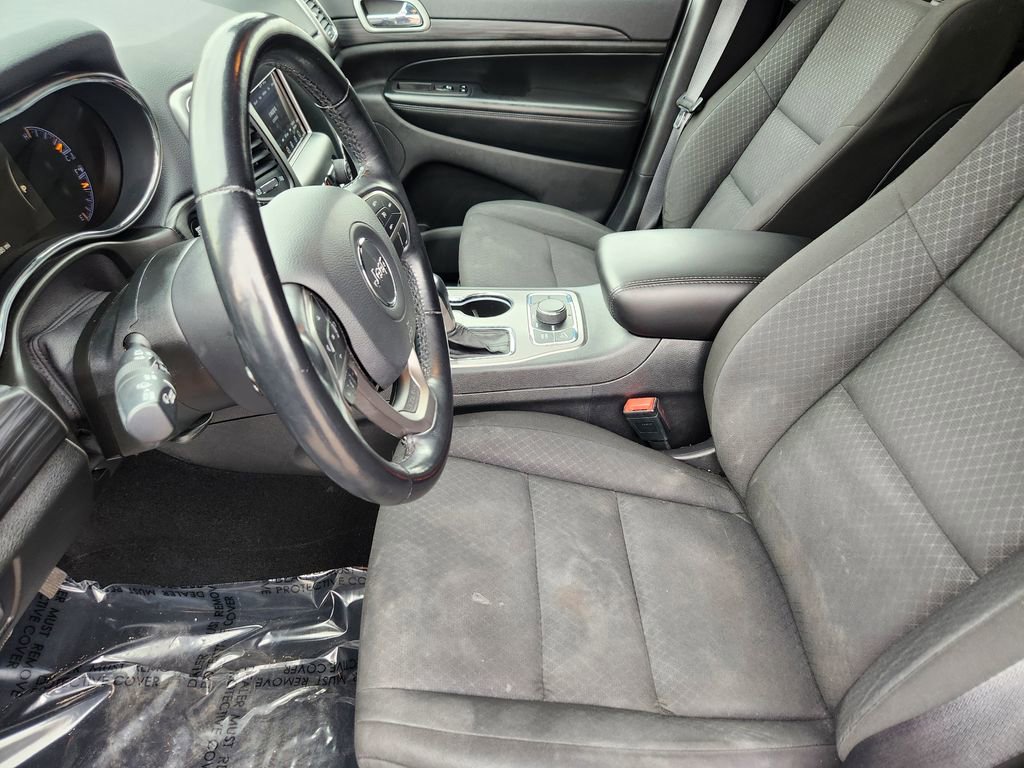 Used 2021 Jeep Grand Cherokee Laredo image 4