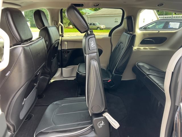 Used 2024 Chrysler Pacifica Limited FWD image 6