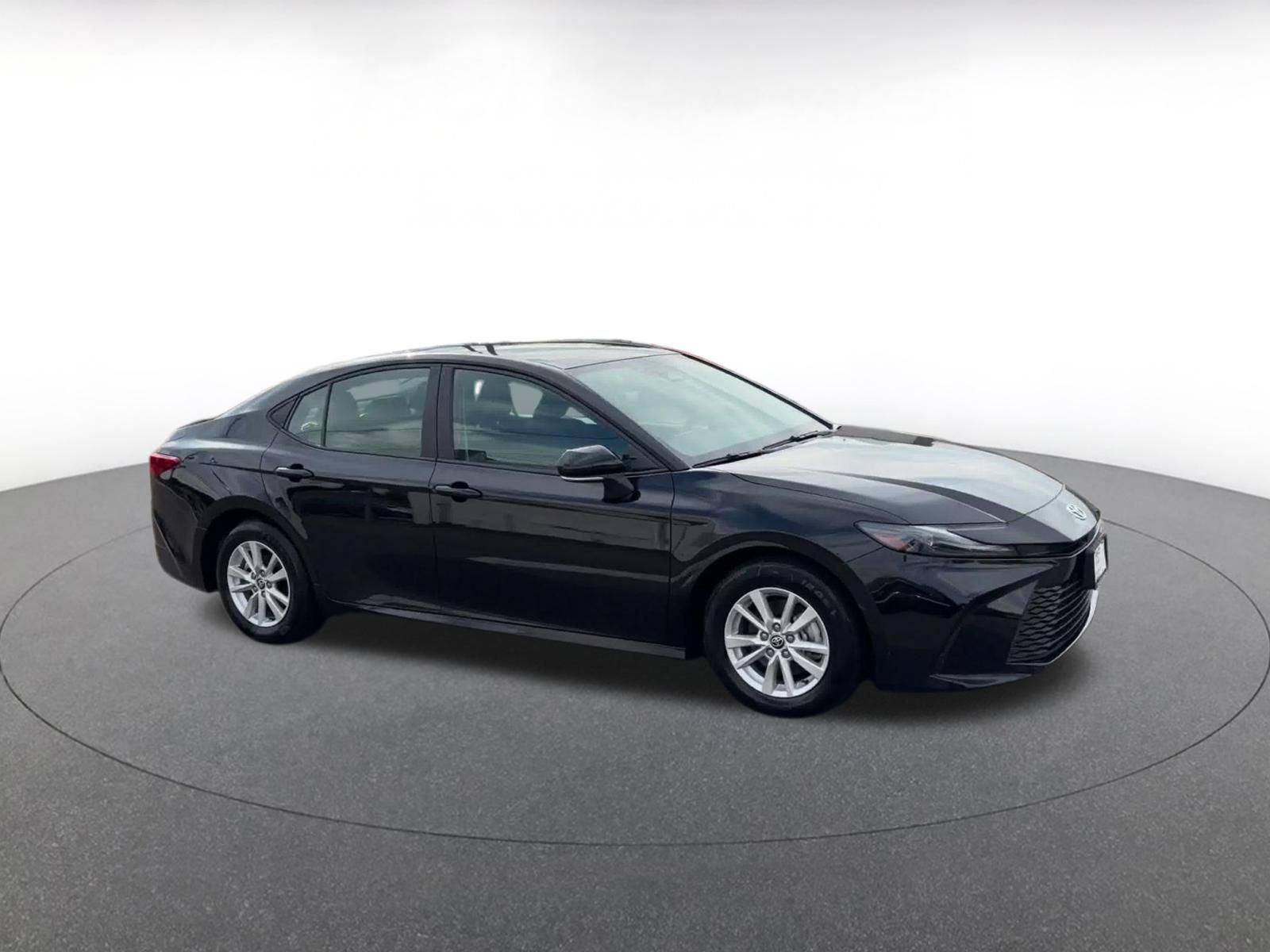 Used 2025 Toyota Camry LE FWD image 2