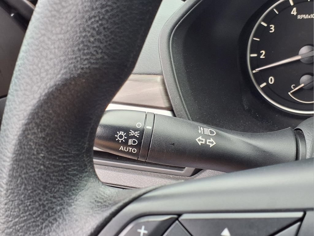 Used 2025 Nissan Altima 2.5 SV FWD image 19