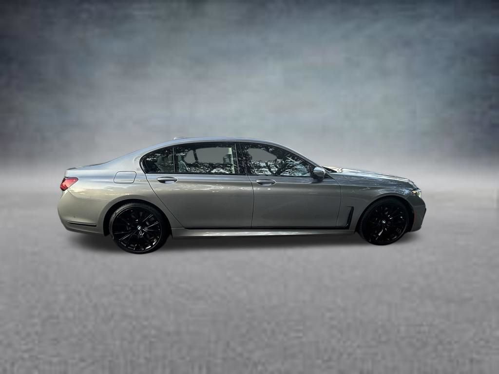 Used 2022 BMW 740i w/ M Sport Package RWD video 3