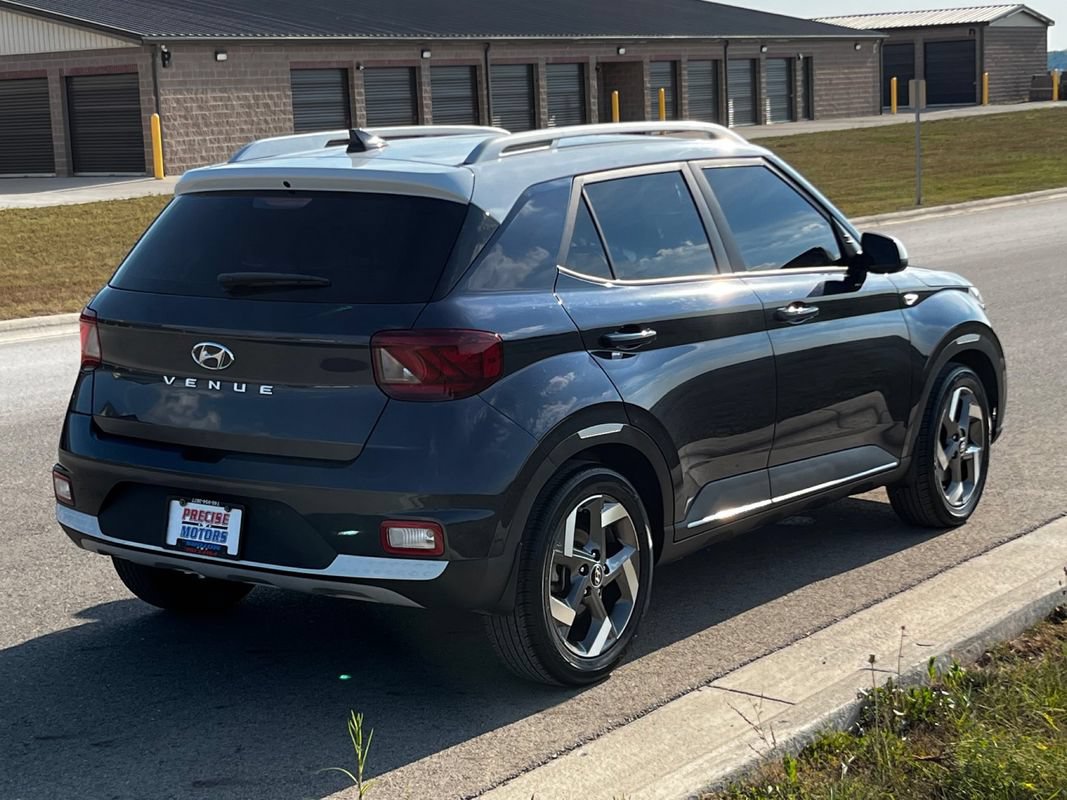 Used 2022 Hyundai Venue Limited FWD image 6