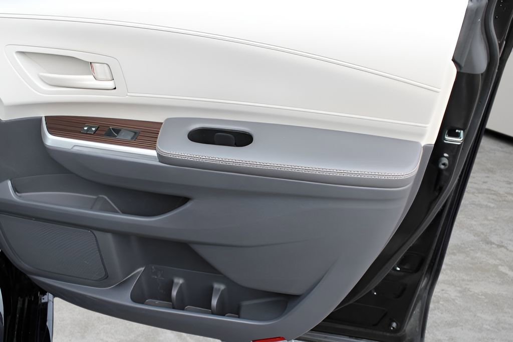 Certified 2023 Toyota Sienna LE image 22