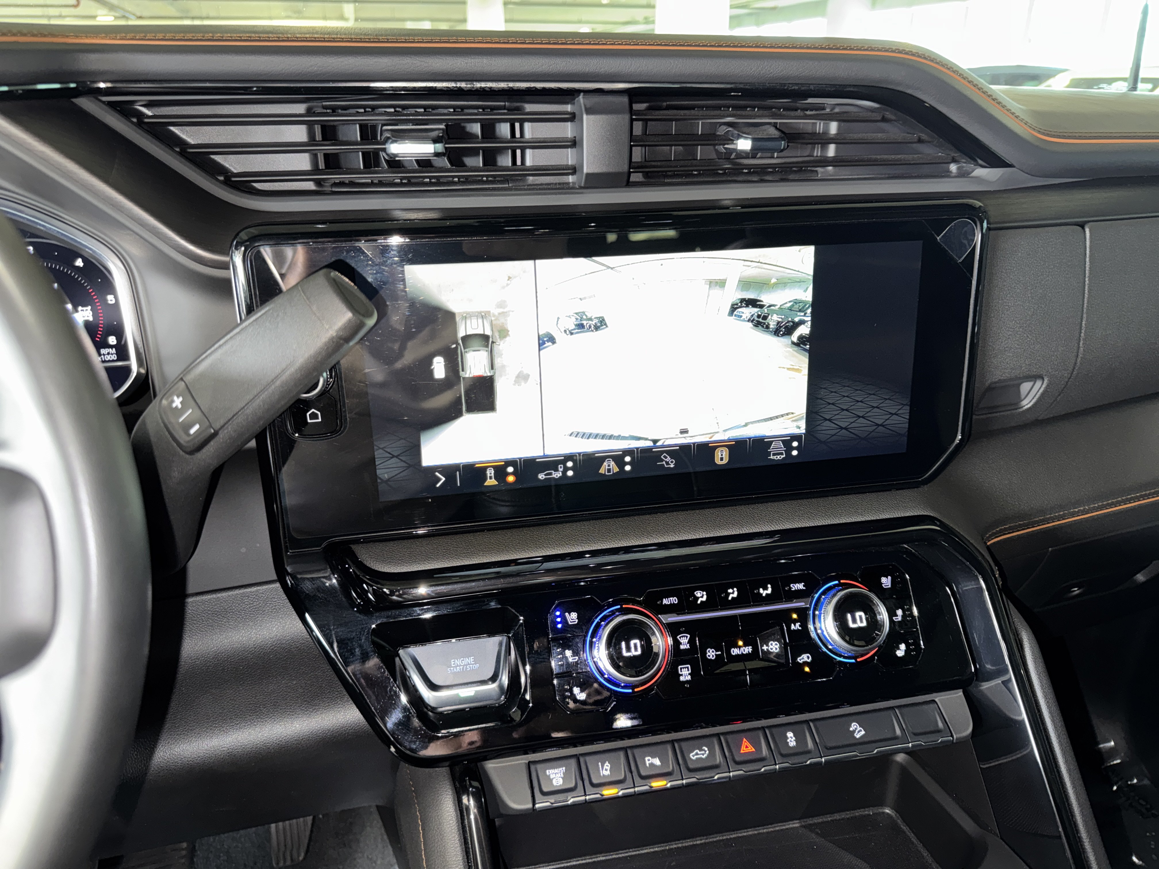 Used 2025 GMC Sierra 2500 AT4 w/ AT4 Premium Plus Package AWD/4WD image 28