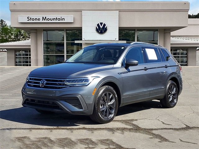 Used 2023 Volkswagen Tiguan SE w/ Panoramic Sunroof Package