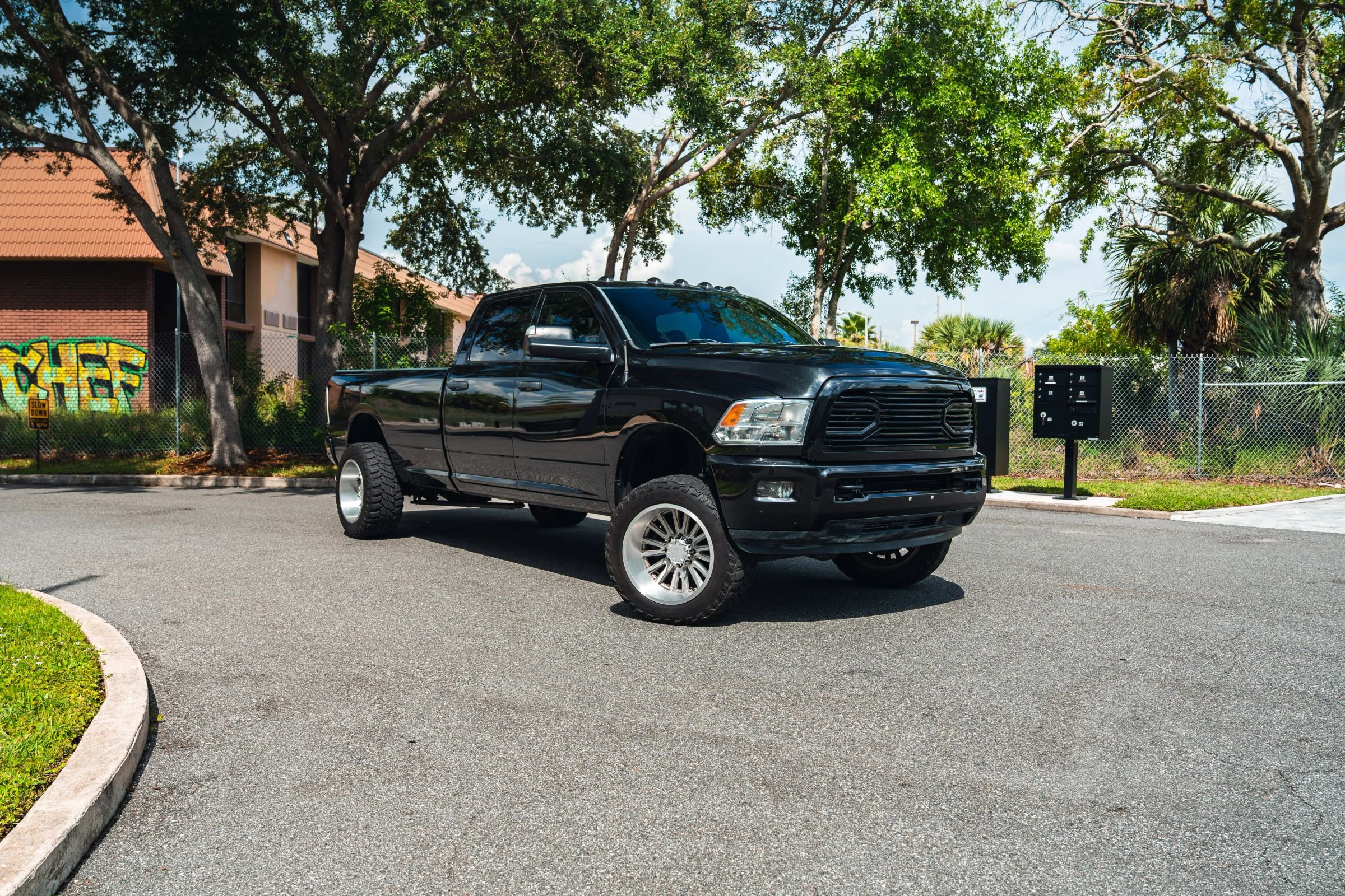 Used 2017 RAM 3500 Tradesman w/ Chrome Appearance Group image 2