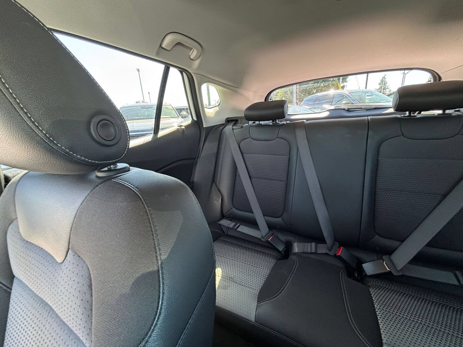 Used 2025 Chevrolet Trax LT FWD image 37
