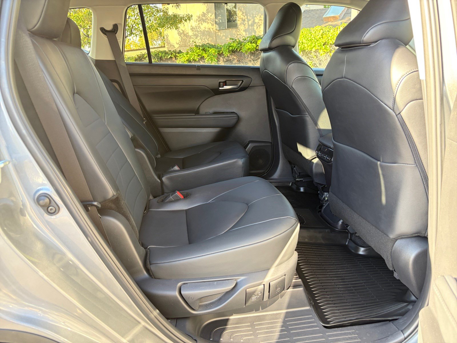 Used 2025 Toyota Highlander XLE AWD/4WD image 26