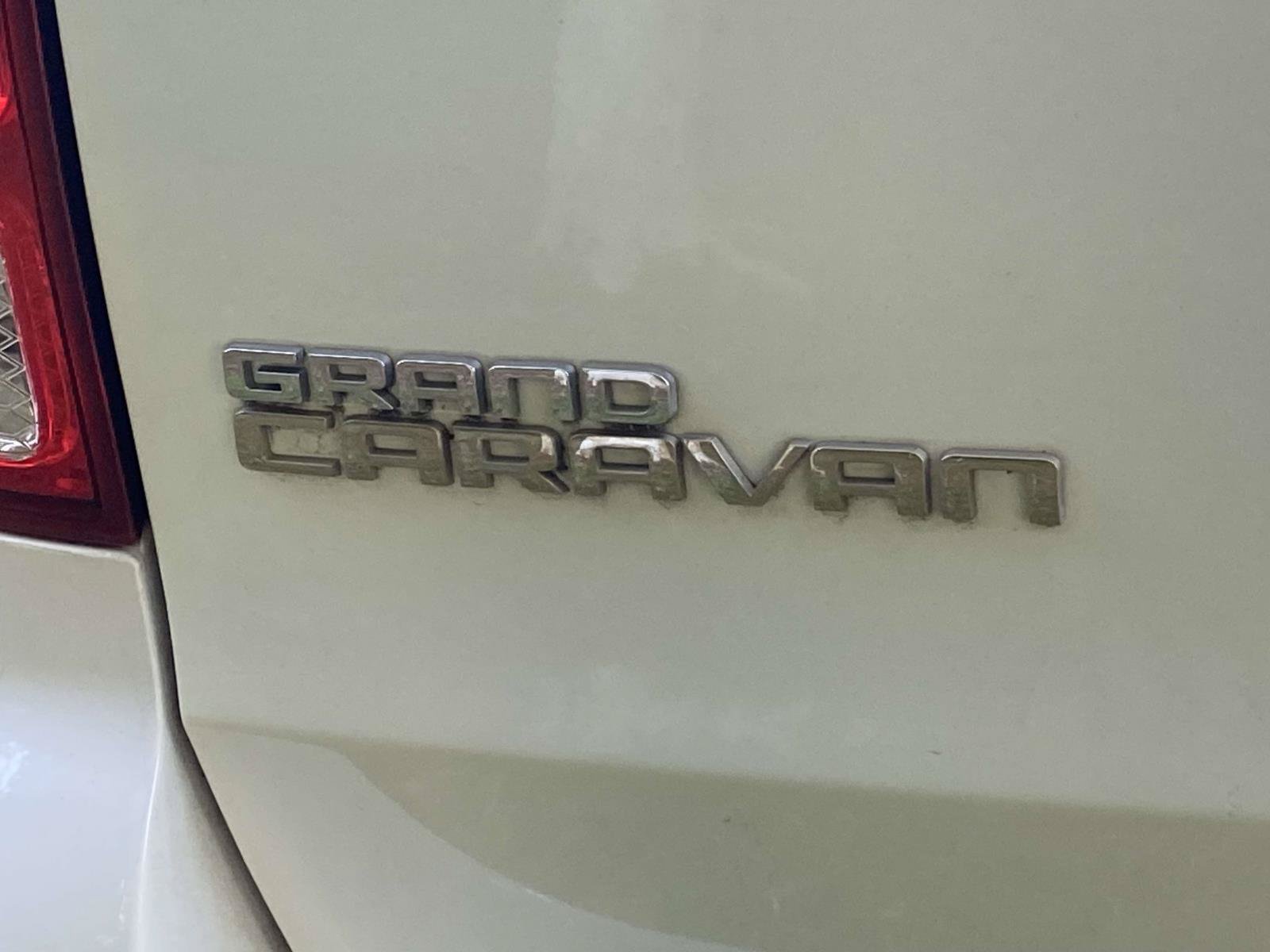 Used 2019 Dodge Grand Caravan SE w/ UConnect Hands-Free Group FWD image 12