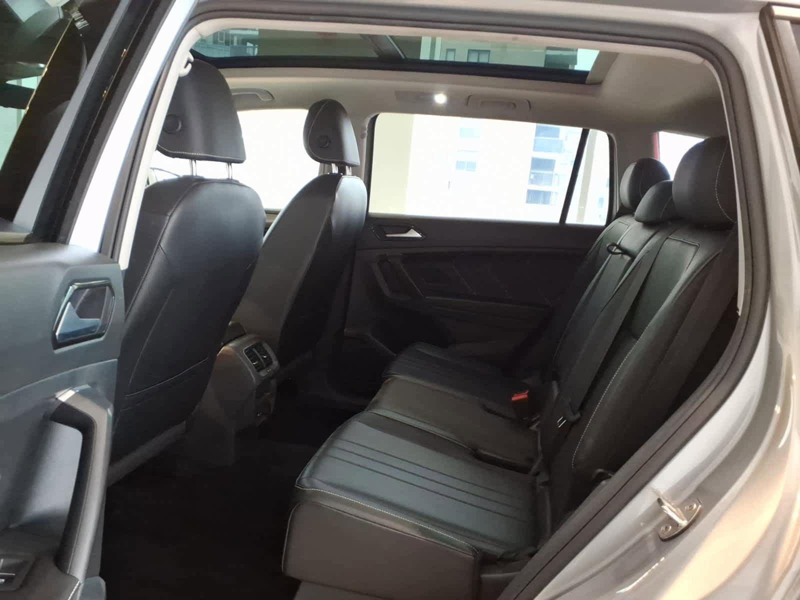 Used 2022 Volkswagen Tiguan SE AWD/4WD image 16