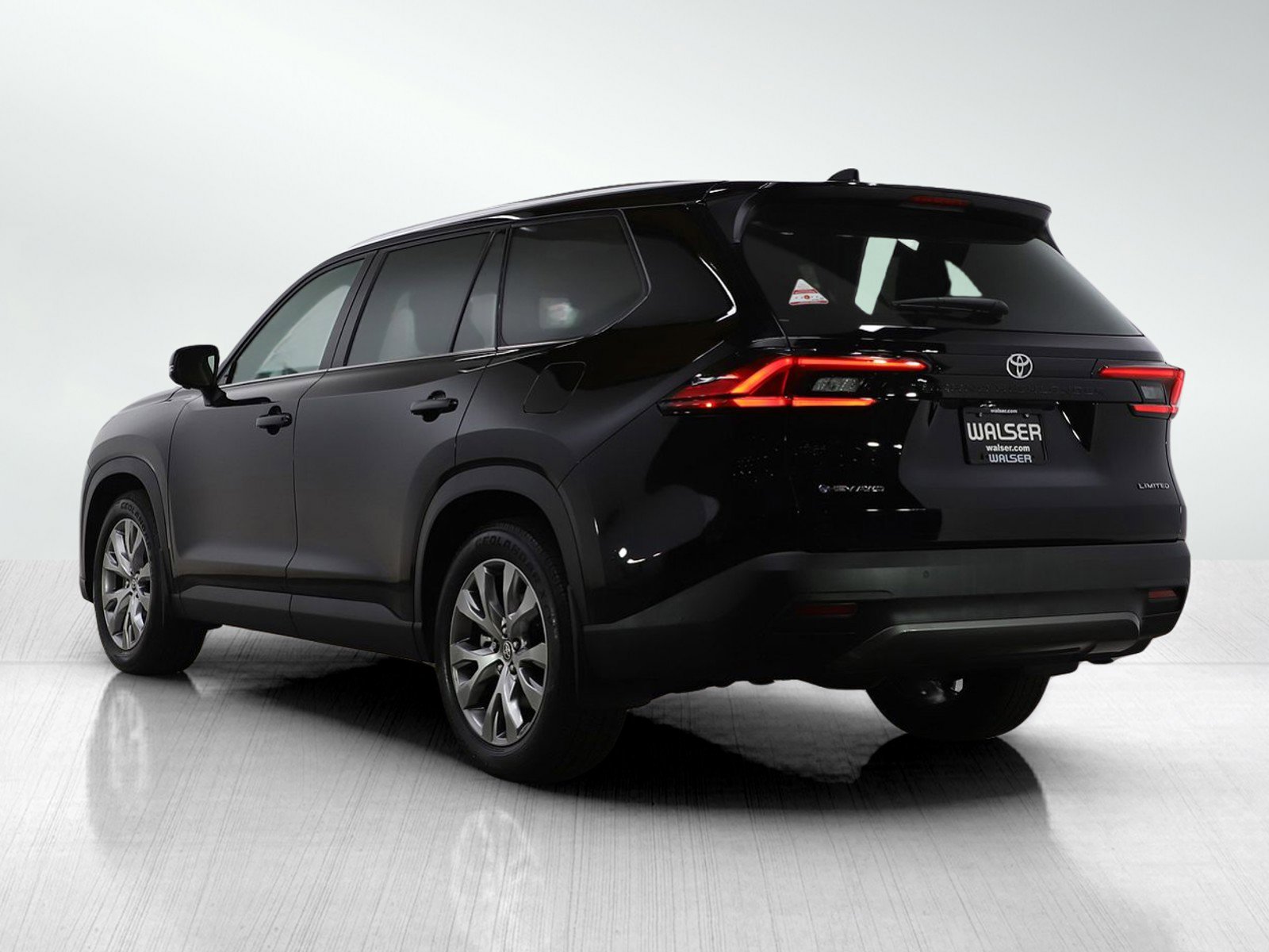 Used 2024 Toyota Grand Highlander Limited image 3