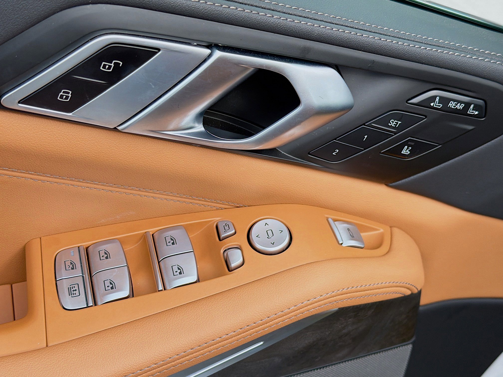 Used 2025 BMW X7 xDrive40i w/ Premium Package image 25