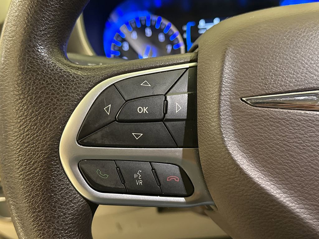 Used 2017 Chrysler Pacifica Touring image 33