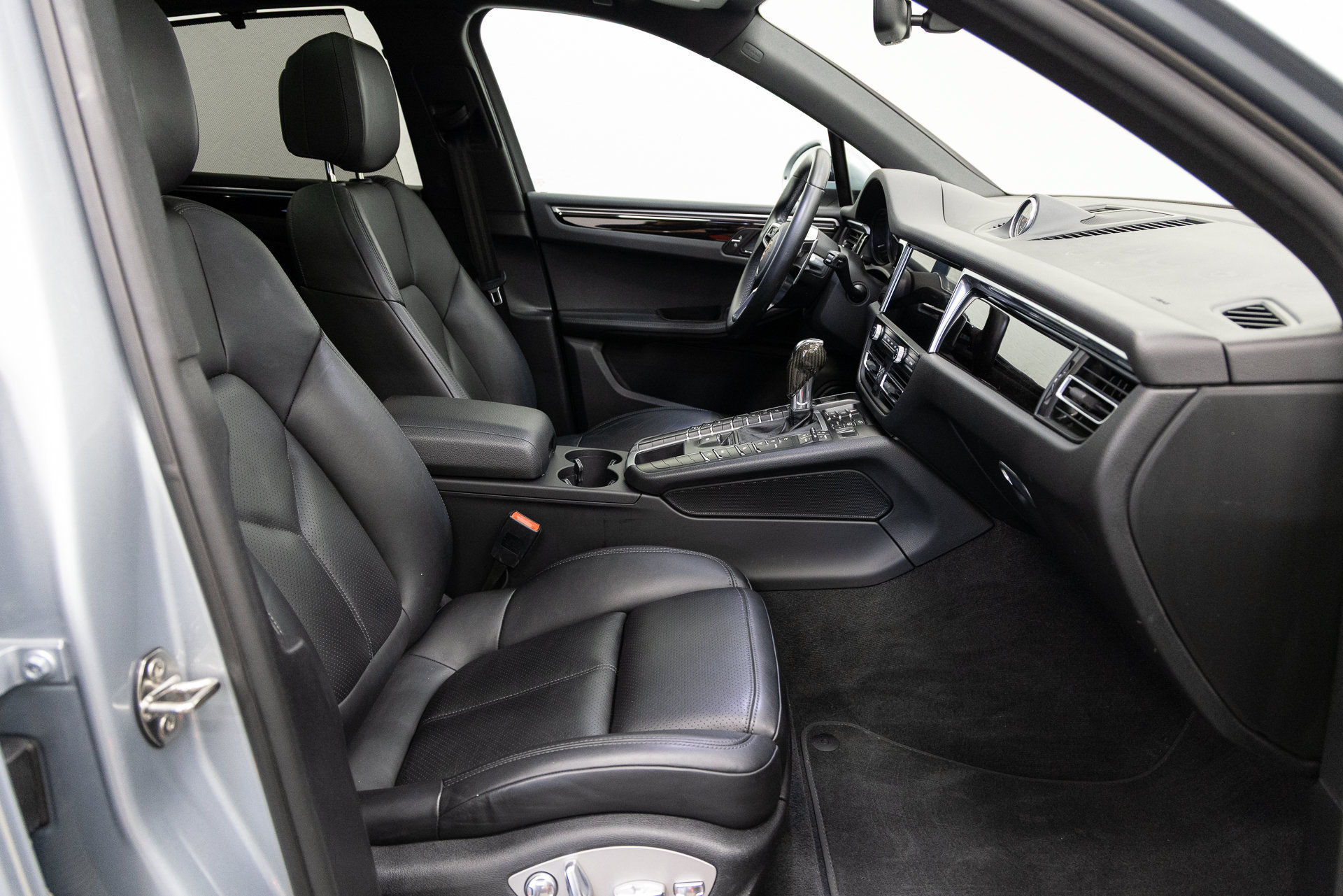 Used 2020 Porsche Macan AWD/4WD image 14