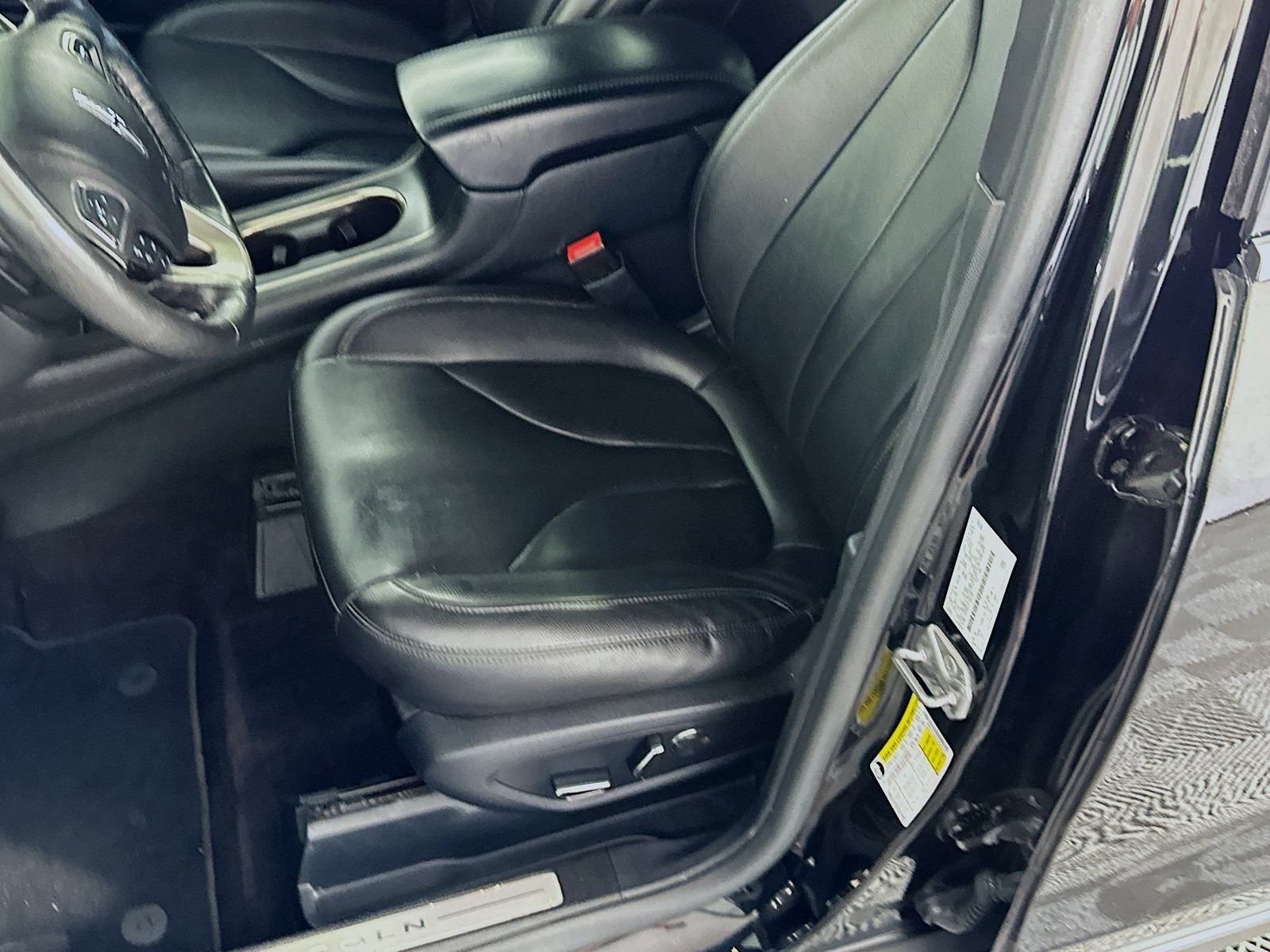 Used 2018 Lincoln MKC Premiere FWD image 18