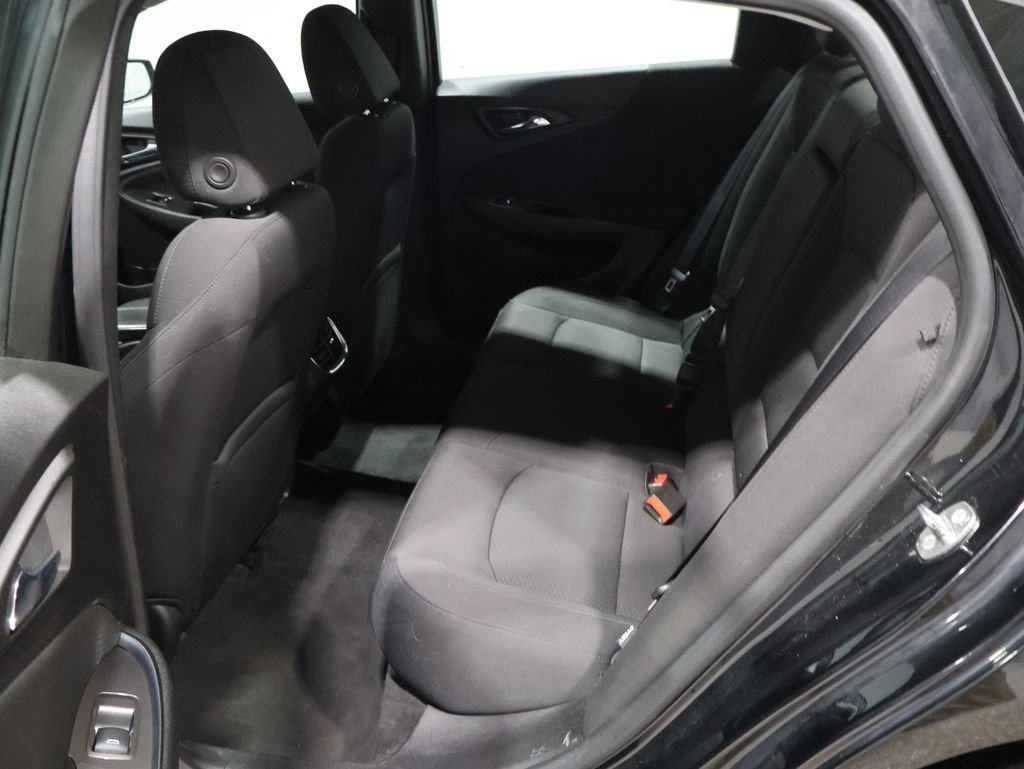 Used 2018 Chevrolet Malibu LT image 17