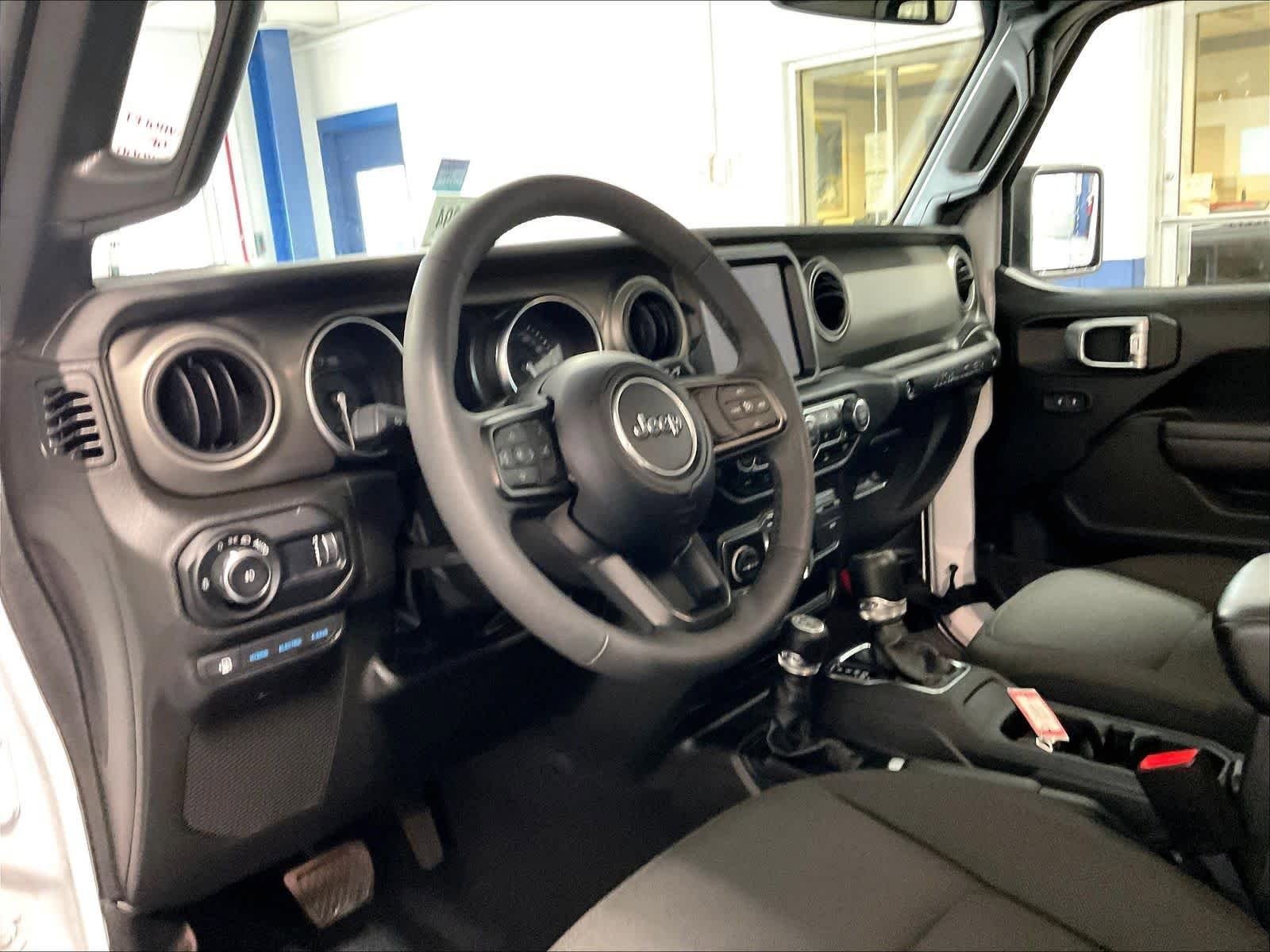 Used 2023 Jeep Wrangler Unlimited w/ Cold Weather Group AWD/4WD image 8