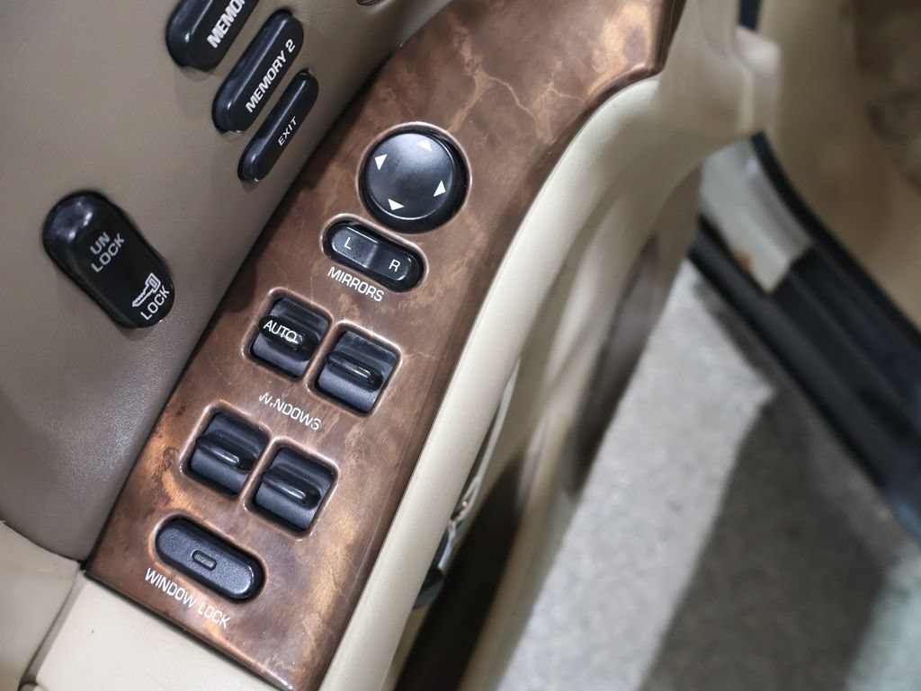 Used 2004 Buick Park Avenue w/ Prestige Feature Package FWD image 8