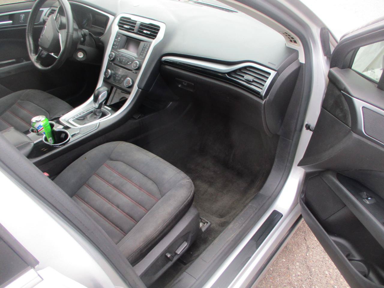 Used 2016 Ford Fusion SE w/ Equipment Group 201A FWD image 8