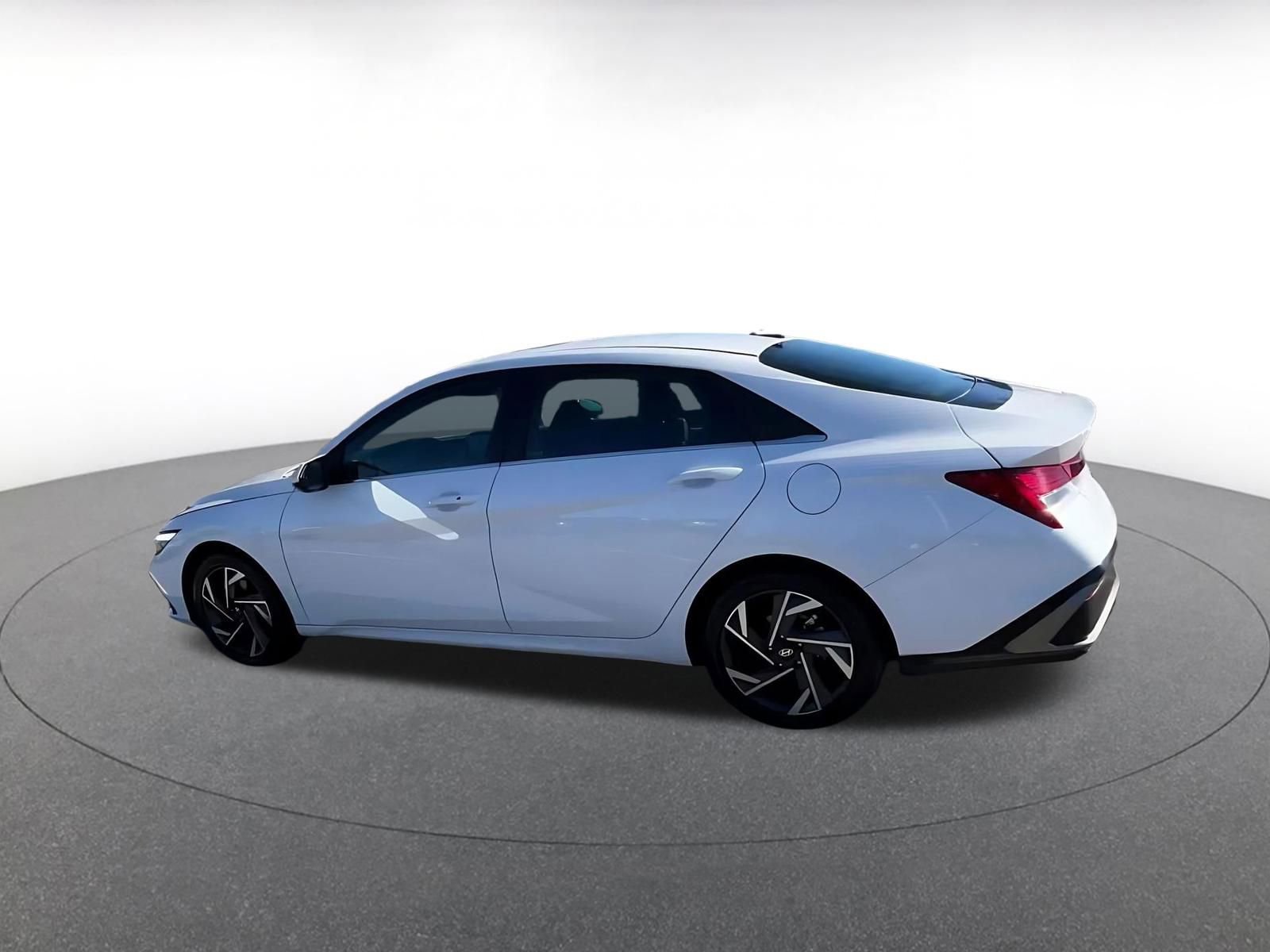 Used 2025 Hyundai Elantra SEL image 10