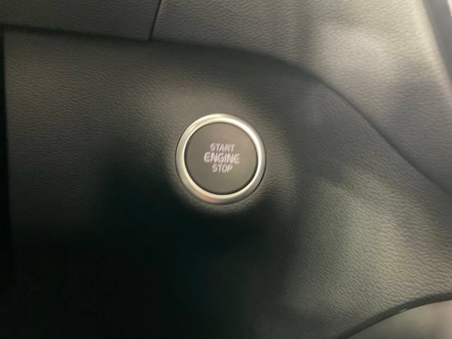 Certified 2025 Volvo XC40 B5 Core AWD/4WD image 13