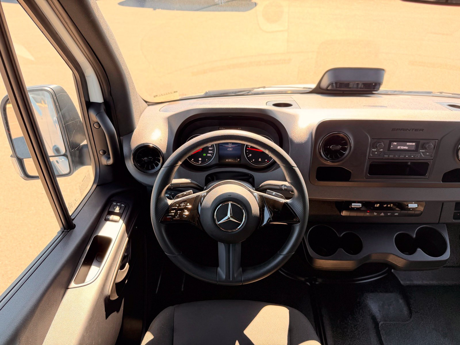 Used 2025 Mercedes-Benz Sprinter 2500 image 24