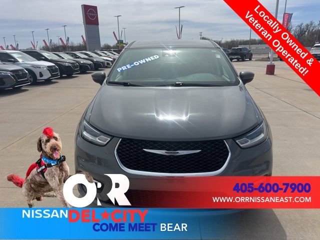 Used 2023 Chrysler Pacifica Touring-L image 8