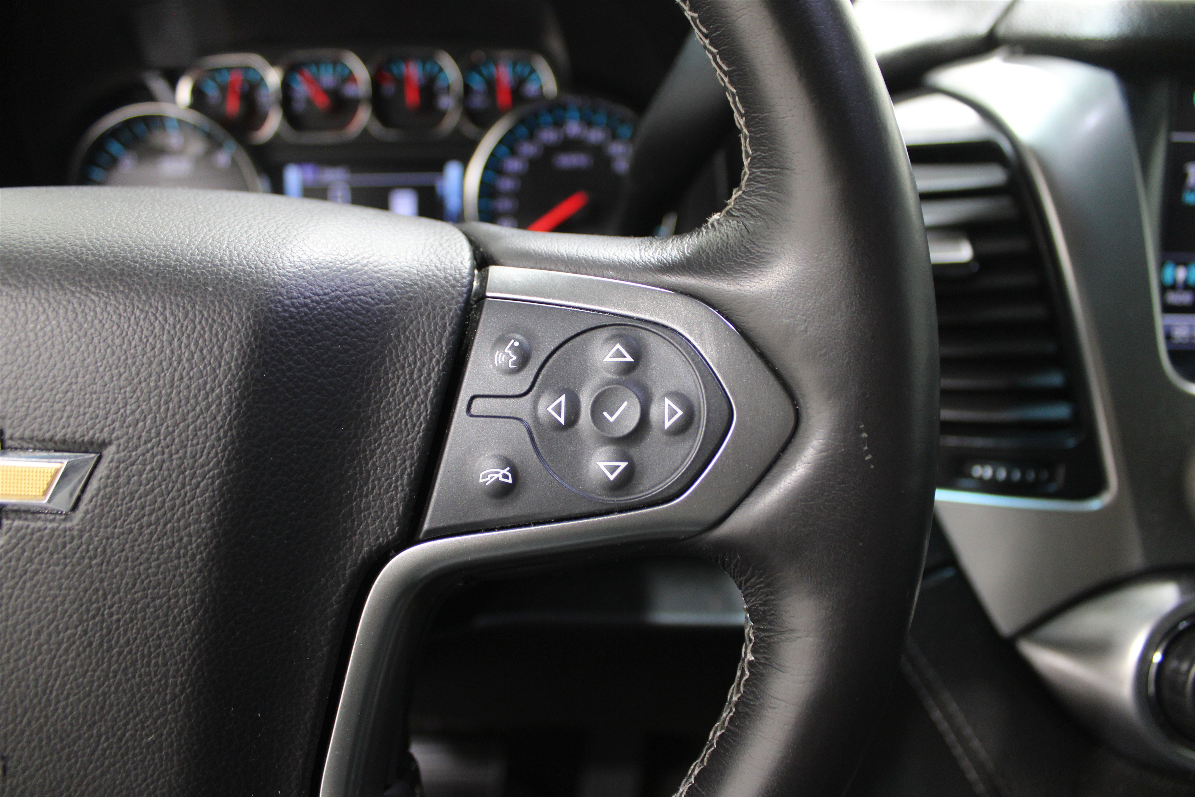 Used 2018 Chevrolet Suburban Premier image 12