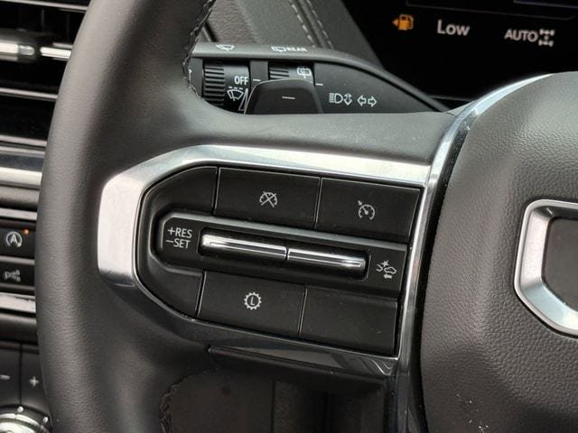 Used 2025 GMC Yukon XL Denali AWD/4WD image 15