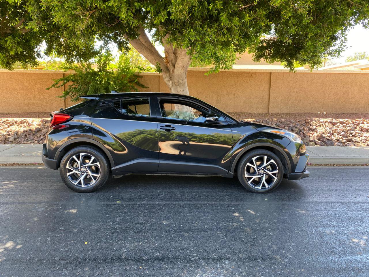 Used 2018 Toyota C-HR XLE FWD image 2