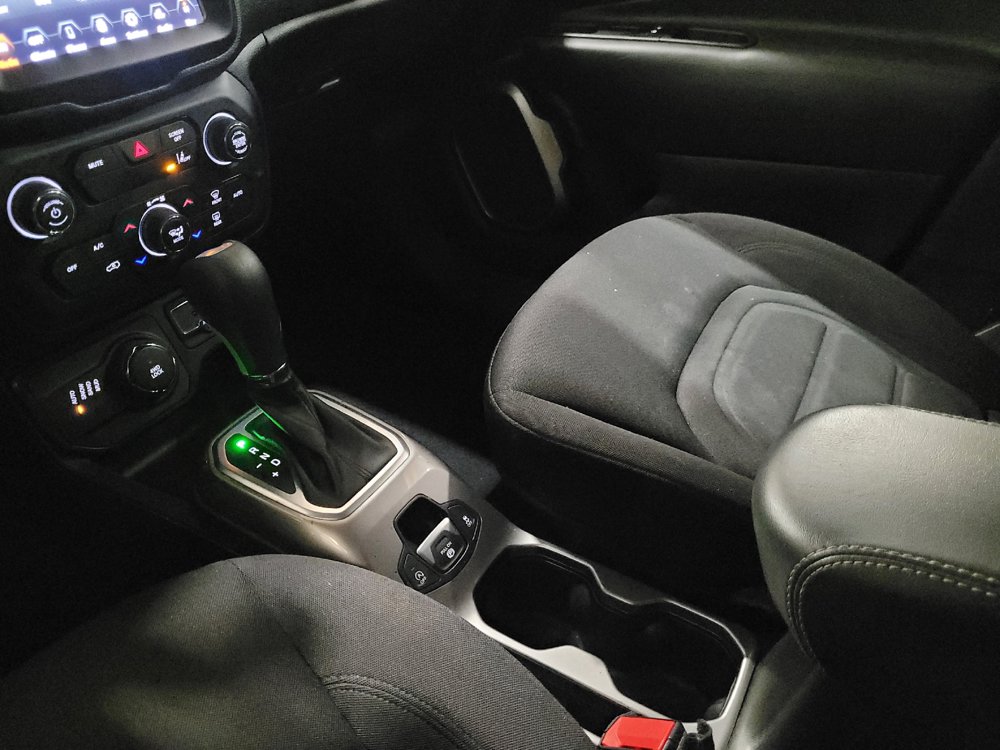 Used 2022 Jeep Renegade Latitude AWD/4WD image 26