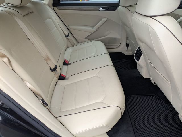 Used 2018 Volkswagen Passat 2.0T SE FWD image 29