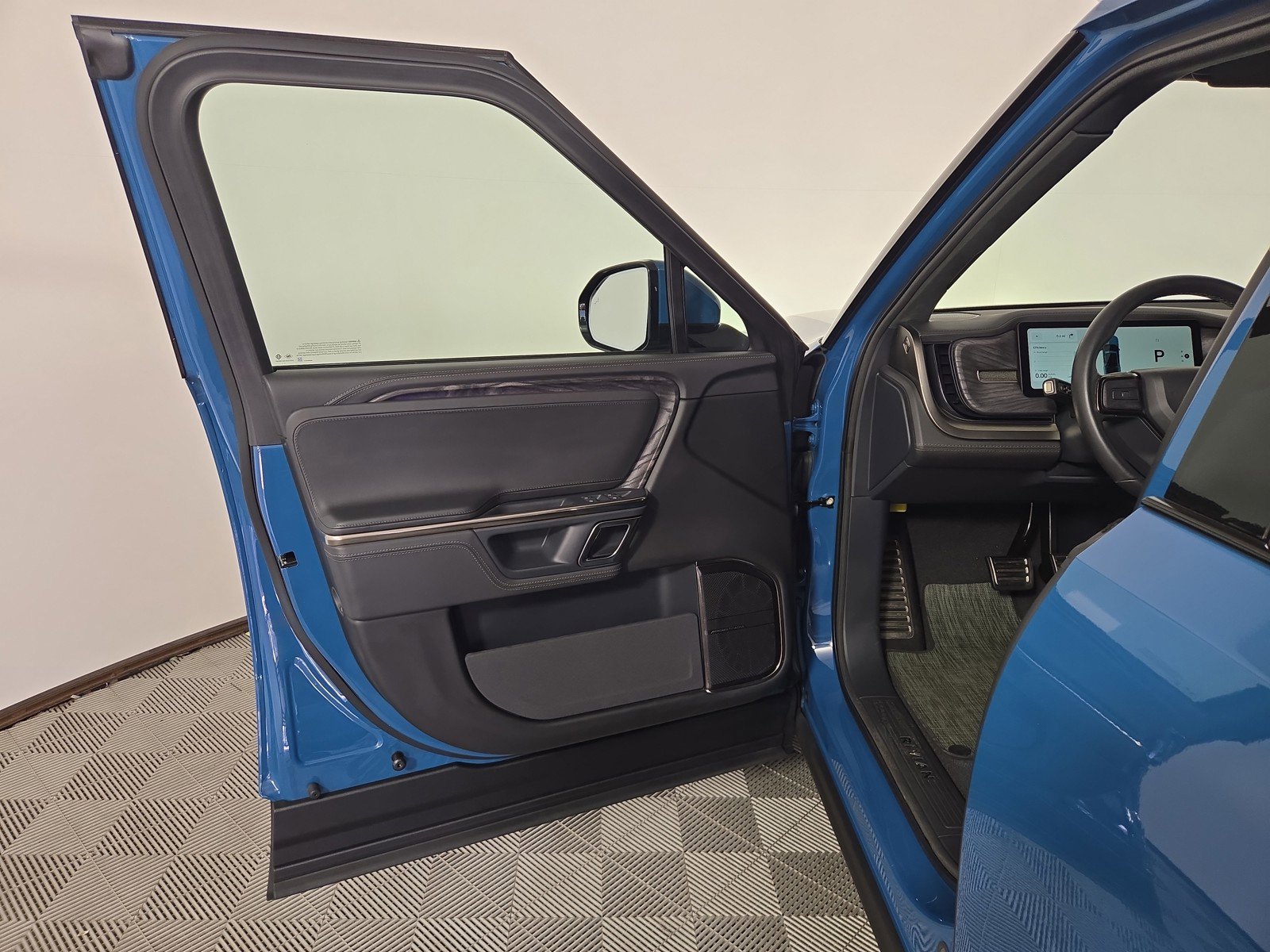 Used 2022 Rivian R1T Adventure image 16