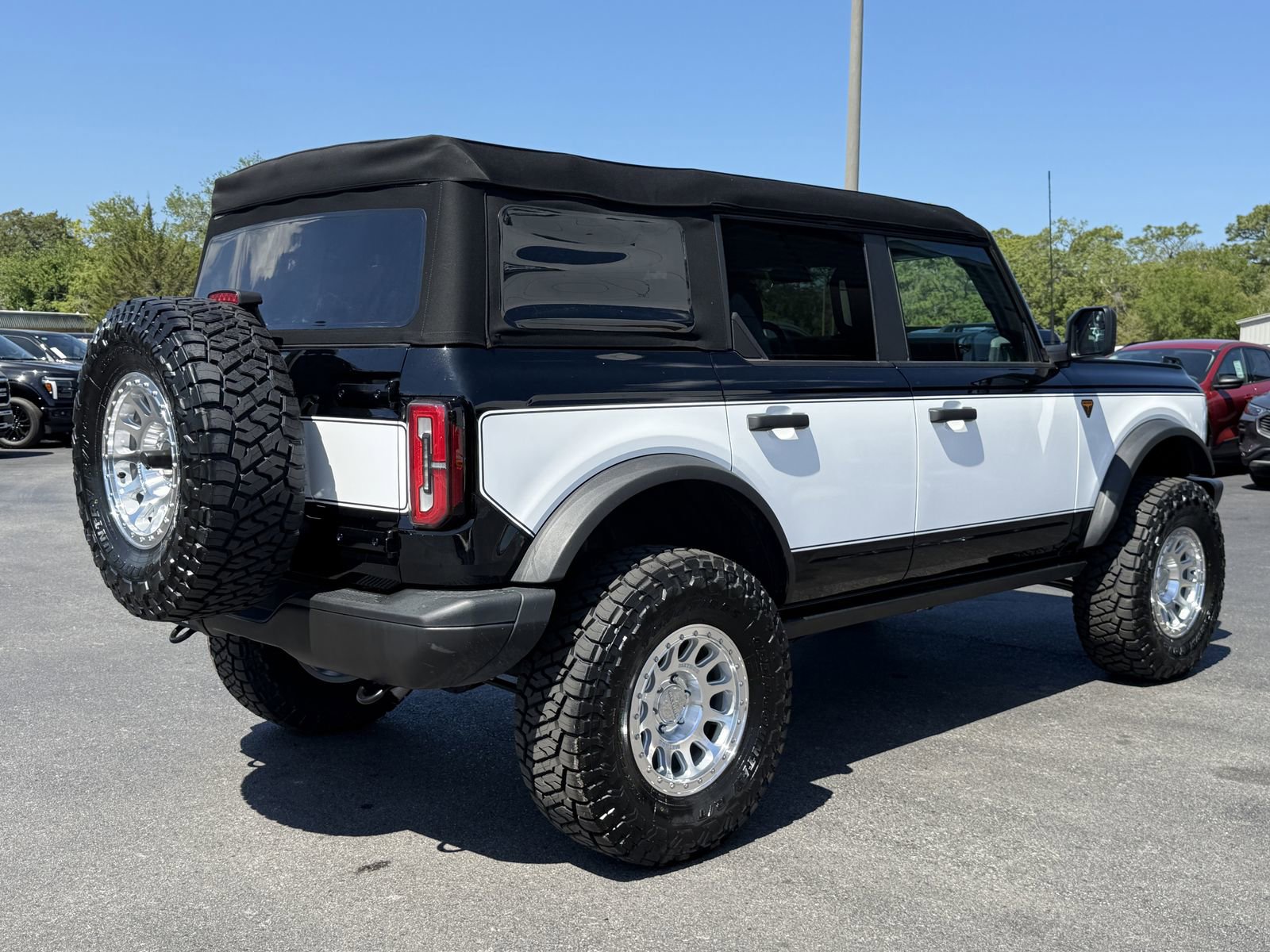 Used 2023 Ford Bronco Badlands AWD/4WD image 4