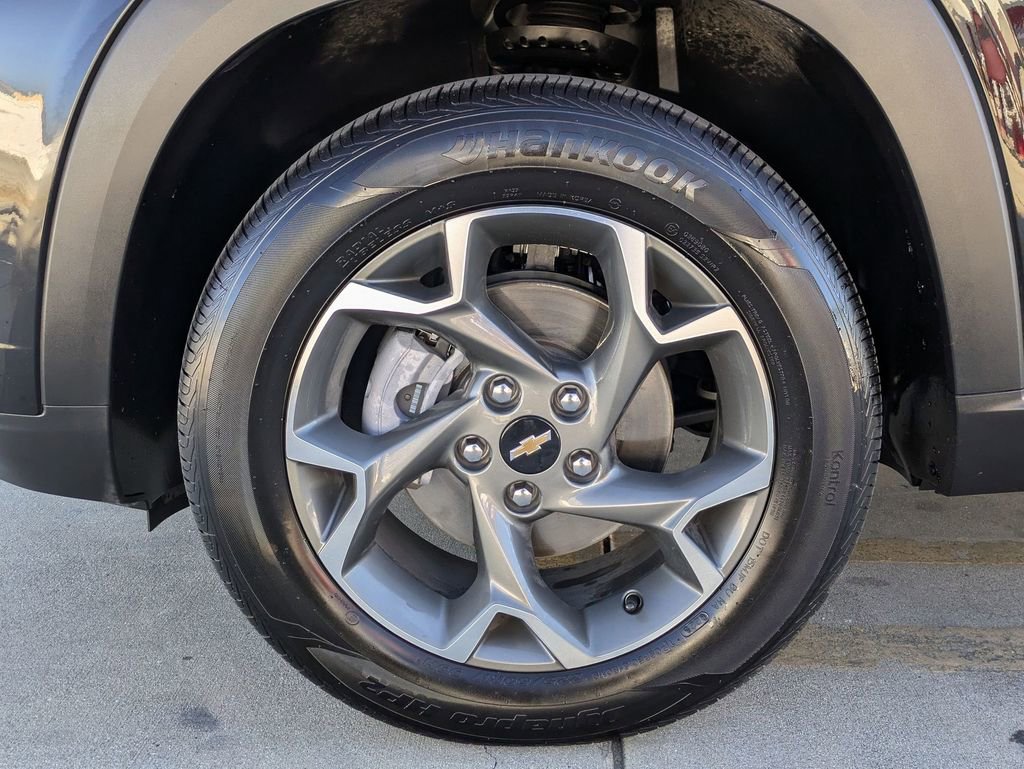 Used 2025 Chevrolet Trax LT w/ LT Convenience Package image 31