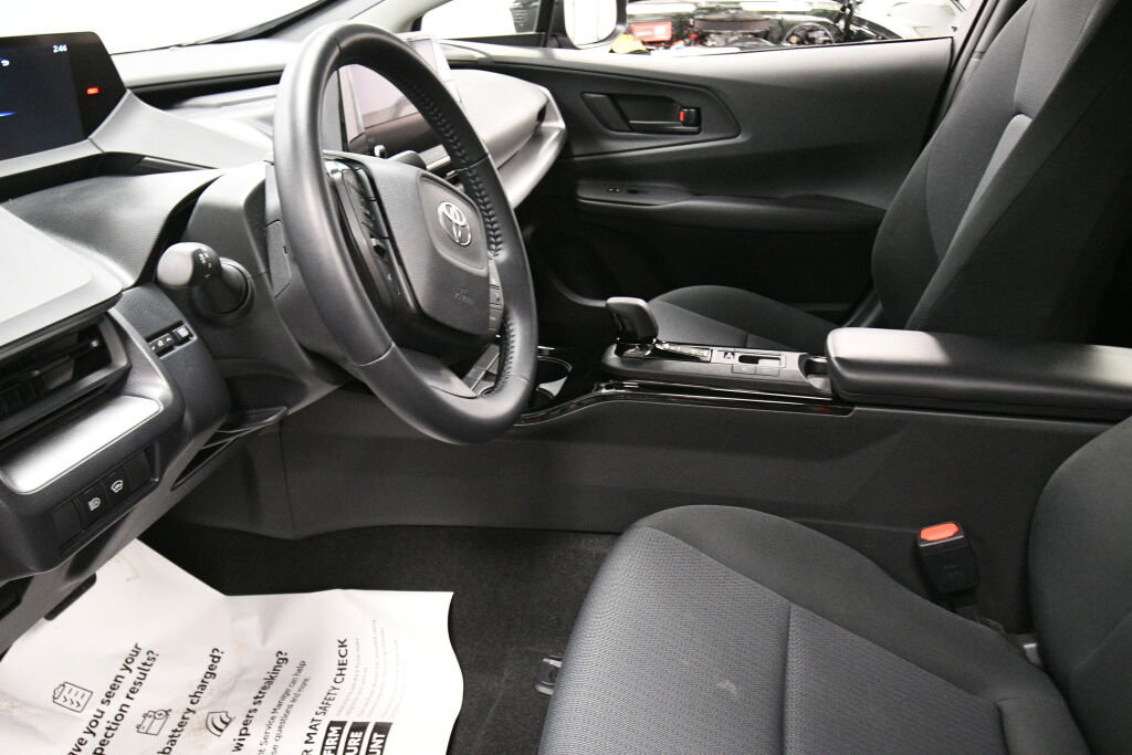 Used 2024 Toyota Prius LE image 18