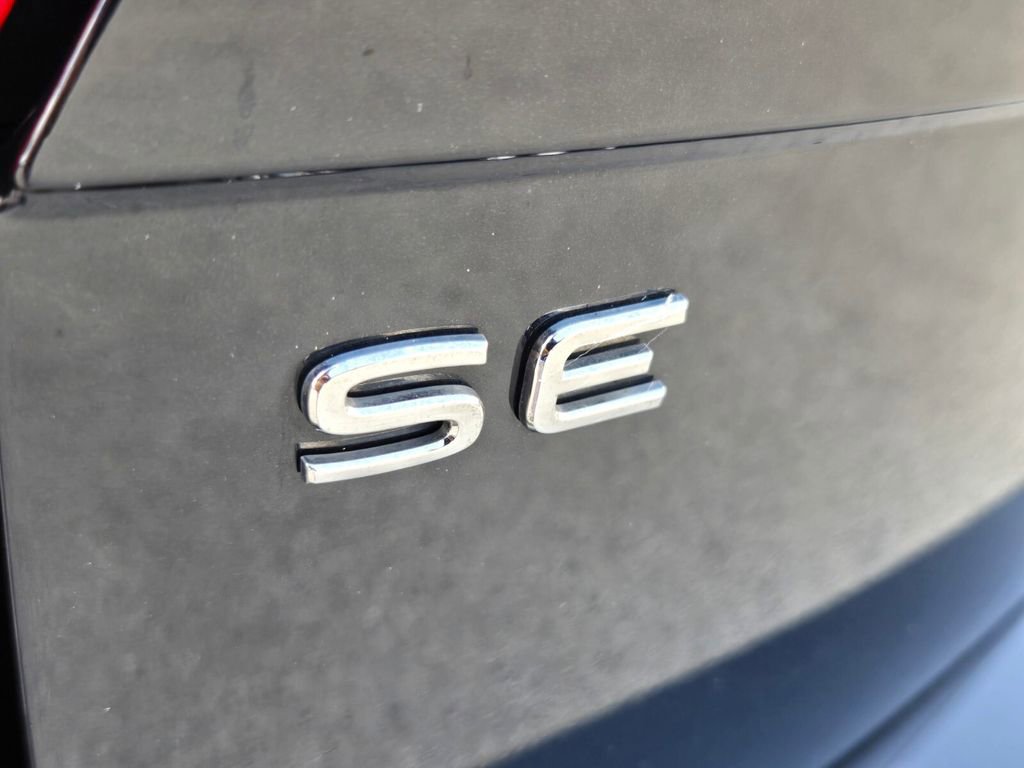 Used 2023 Volkswagen Tiguan SE FWD image 12