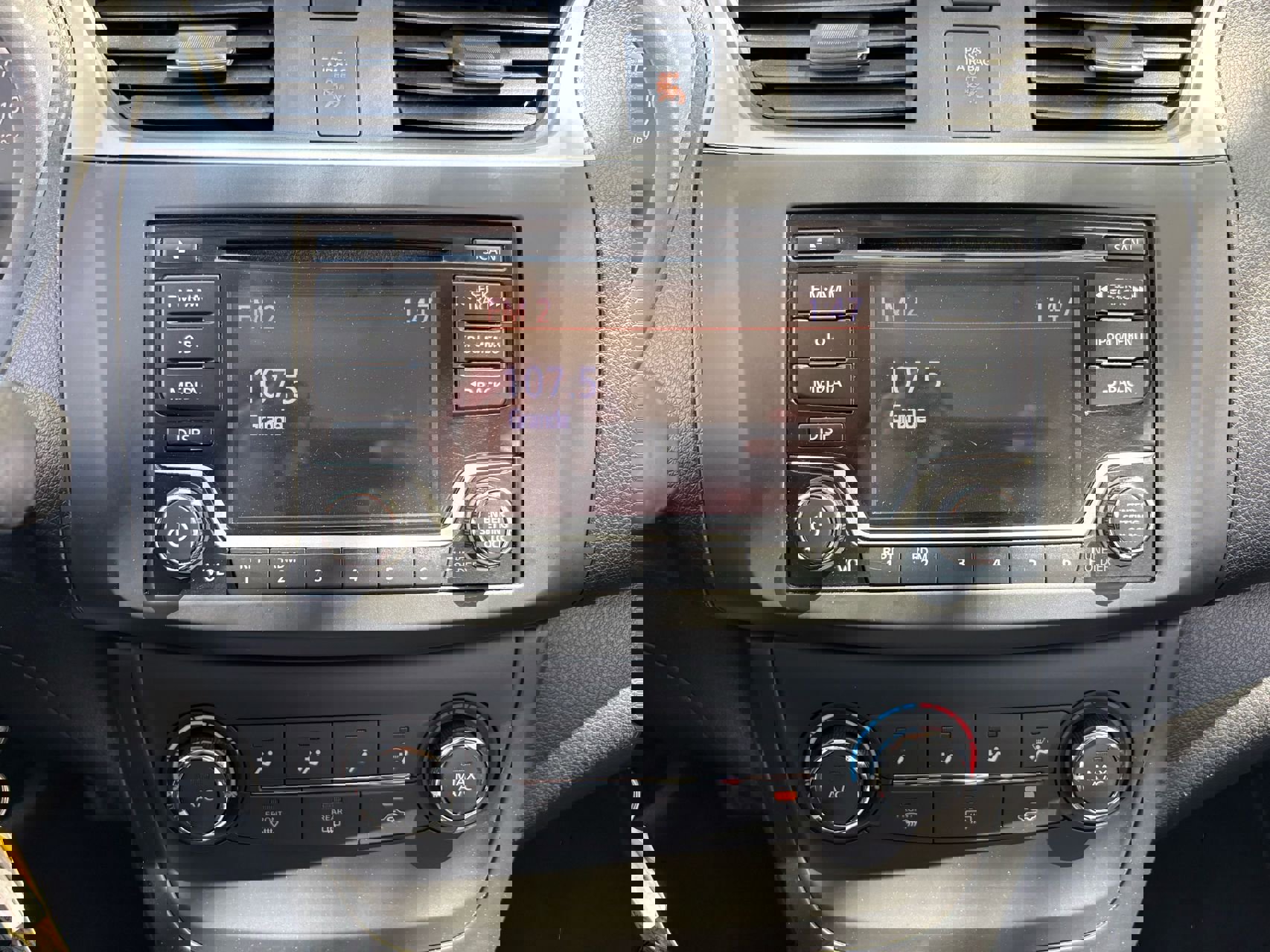 Used 2018 Nissan Sentra S image 28