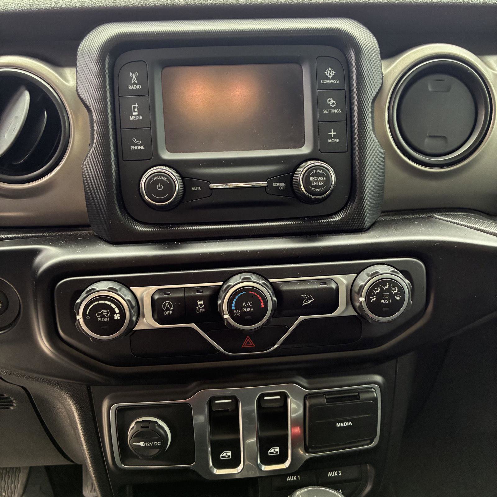 Used 2020 Jeep Wrangler Sport image 9