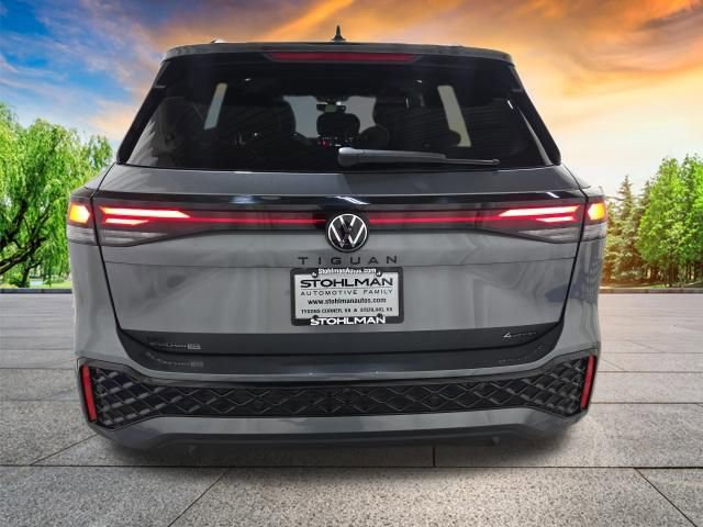 Used 2025 Volkswagen Tiguan SE R-Line AWD/4WD image 5