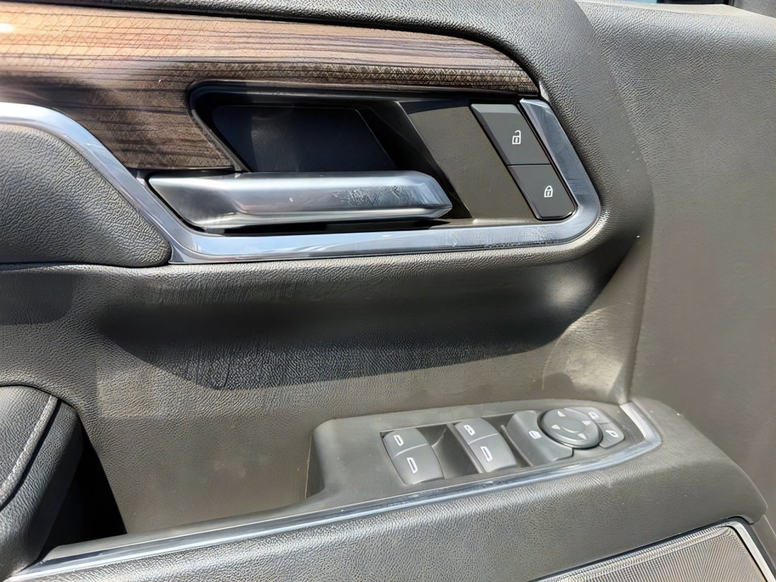 Used 2024 Chevrolet Silverado 1500 LT AWD/4WD image 22